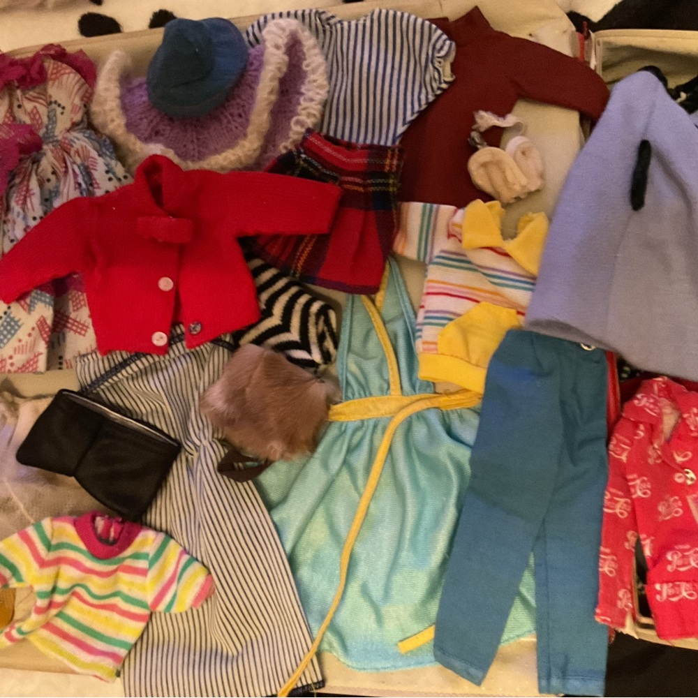 Barbie 1962 Ponytail Case / 1962 Ashe Blonde Midge Doll. Assorted clothing. HTF